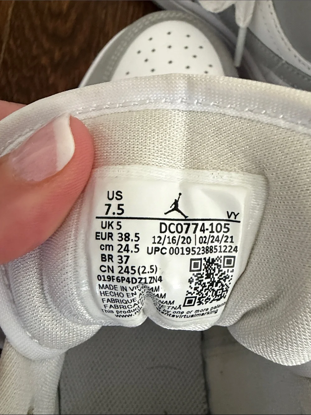 Jordan 1 Low Men's Sneakers - White & Light Gray